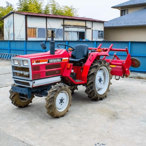 茨城県から買取した、シバウラのトラクターP19F